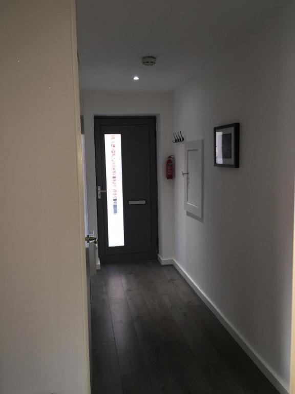 Campbell Square Apartment 3 room 6